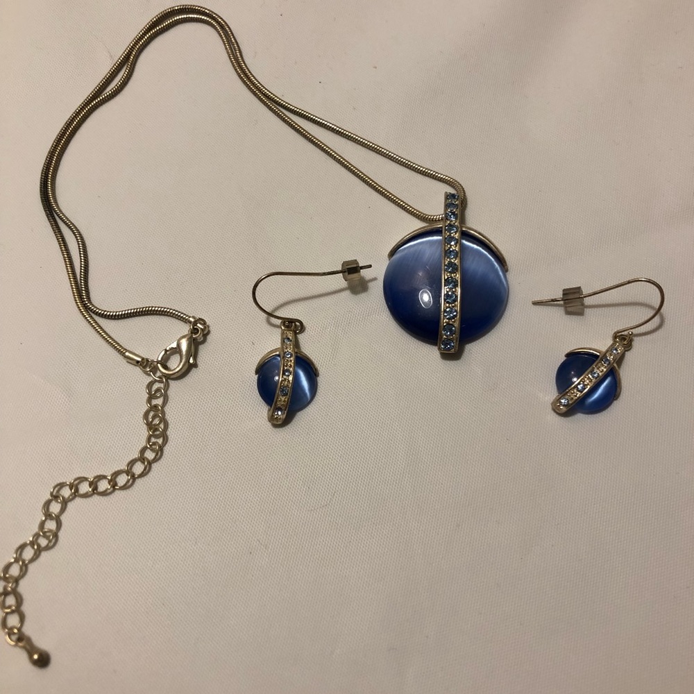 Necklace and earrings set